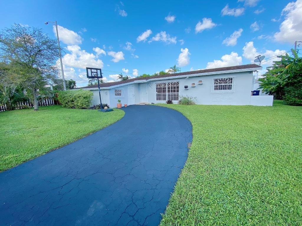 Beautiful 13 Minutes Away From Mia Casa de férias Miami